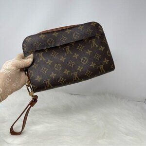 310 Pre Owned Authentic Louis Vuitton Monogram Canvas Orsay Clutch Bag AR0919